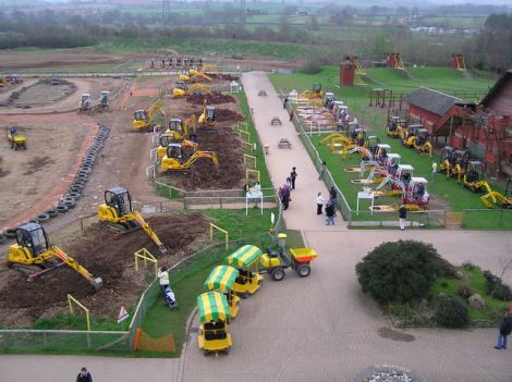 Diggerland in Devon.    © Copyright Graham Shaw and   licensed for reuse under this Creative Commons Licence.