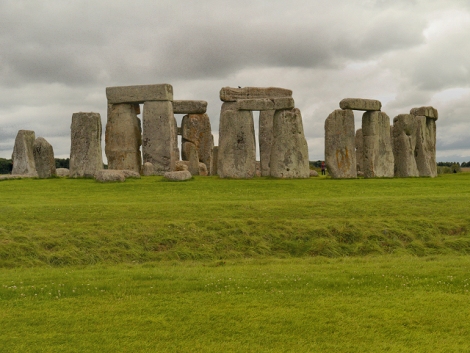 Das richtige Stonehenge in Wiltshire.    © Copyright David Dixon and   licensed for reuse under this Creative Commons Licence.